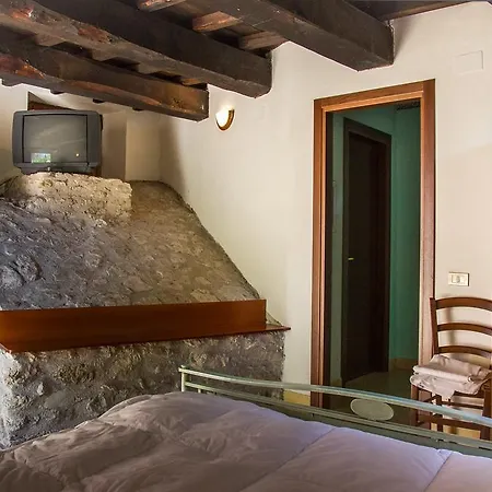 Rifugio Mola Del Sacramento Hostel *