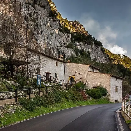 Rifugio Mola Del Sacramento Hostal