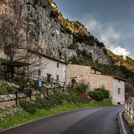 Rifugio Mola Del Sacramento Hostal