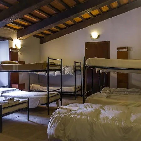 Rifugio Mola Del Sacramento Hostal *