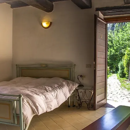 Hostel Rifugio Mola Del Sacramento